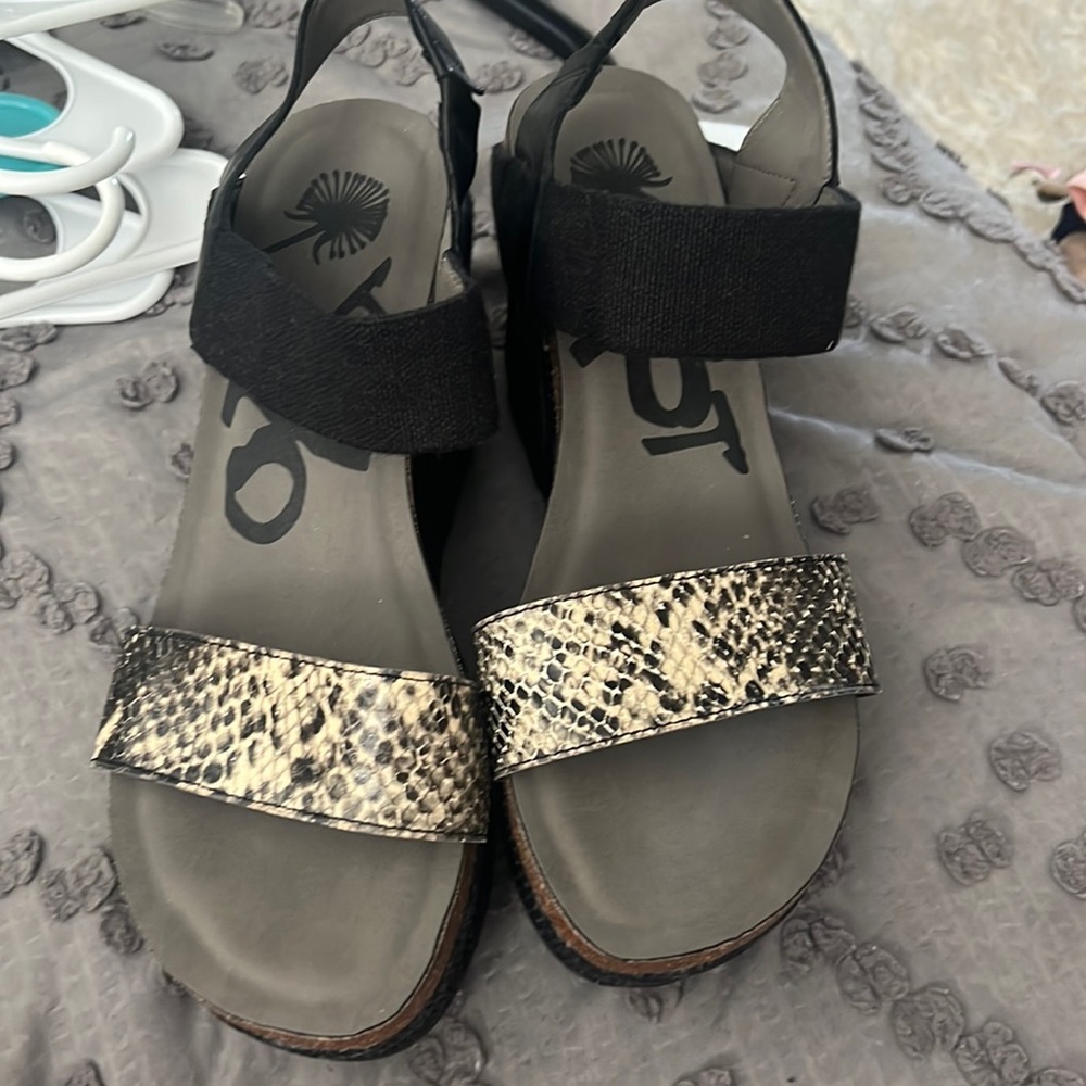 women’s otbt size 9- never worn